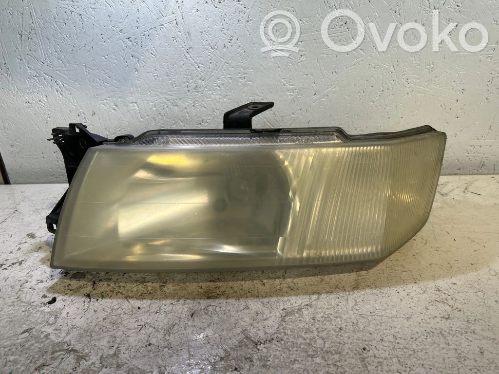 Mitsubishi Space Wagon Lampa przednia 