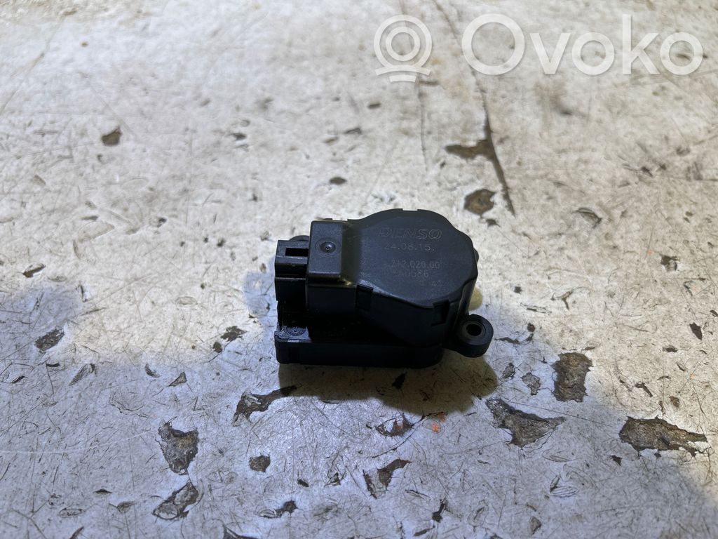 Opel Corsa E Oro sklendės varikliukas 
