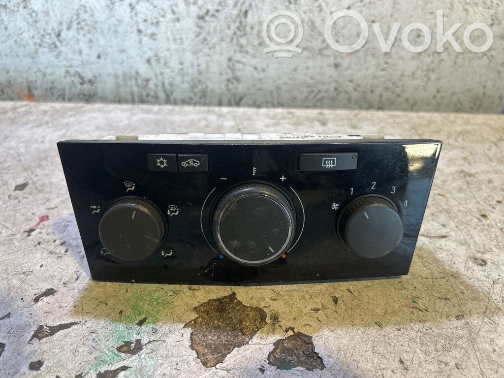Opel Zafira B Climate control unit 