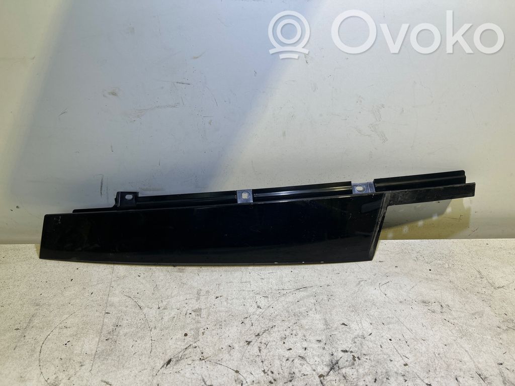 Volvo XC40 Listwa / Uszczelka szyby drzwi przednich 
