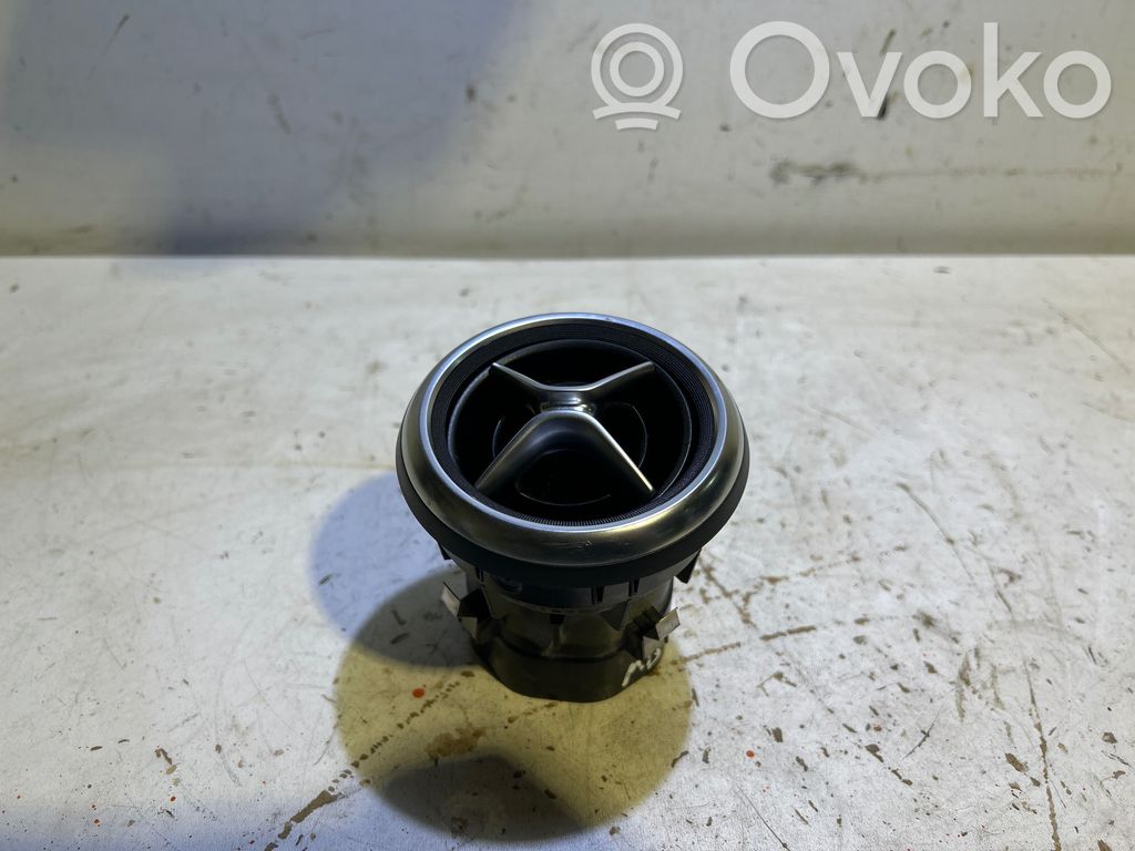 Mercedes-Benz A W176 Centrinės oro grotelės 