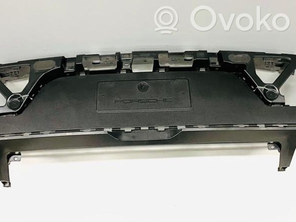 Porsche Macan (95B) Moldura inferior del parachoques trasero 