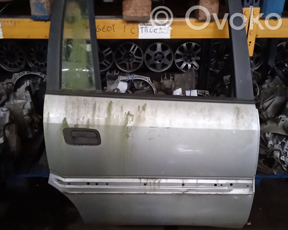 Opel Zafira A Задняя дверь 