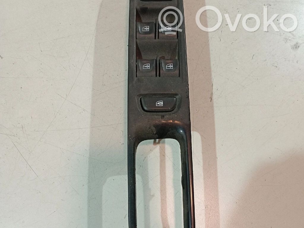 Electric window control switch   1013282910