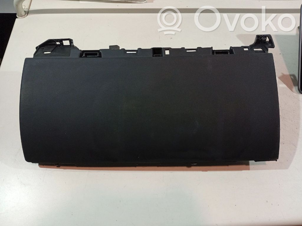 Glove box