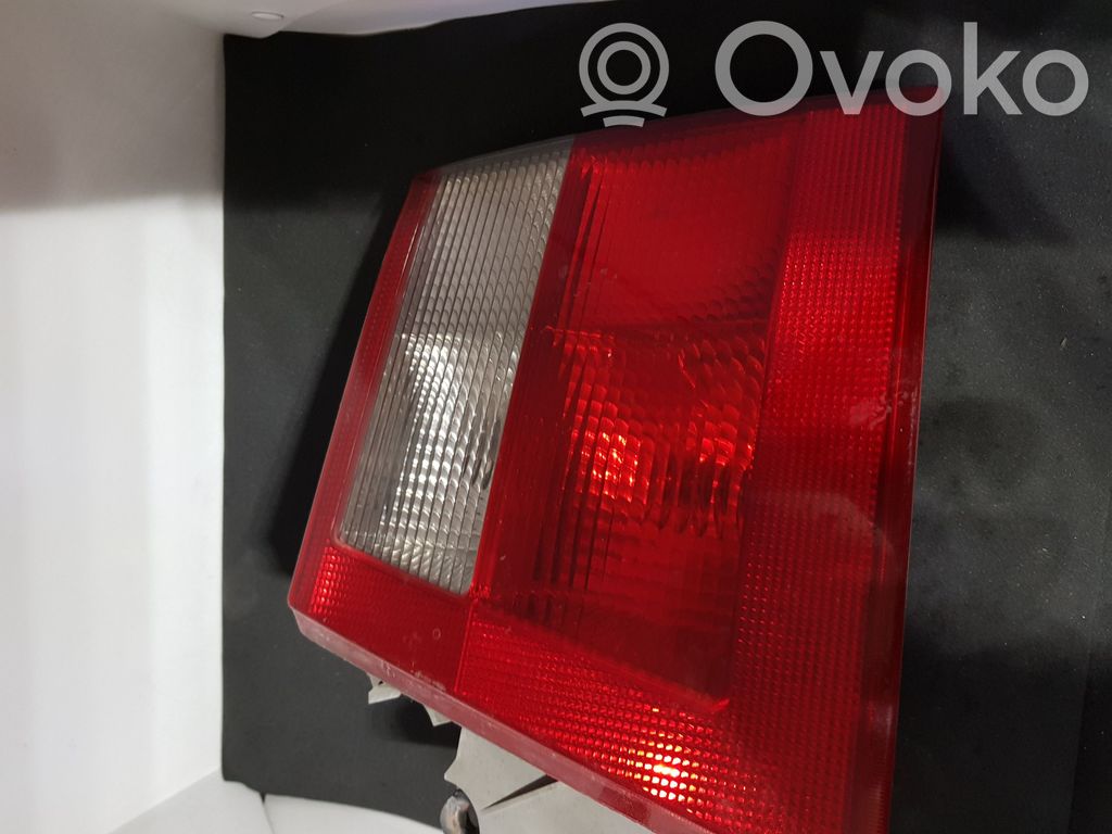 Saab 9-5 Aizmugurējais lukturis pārsegā 