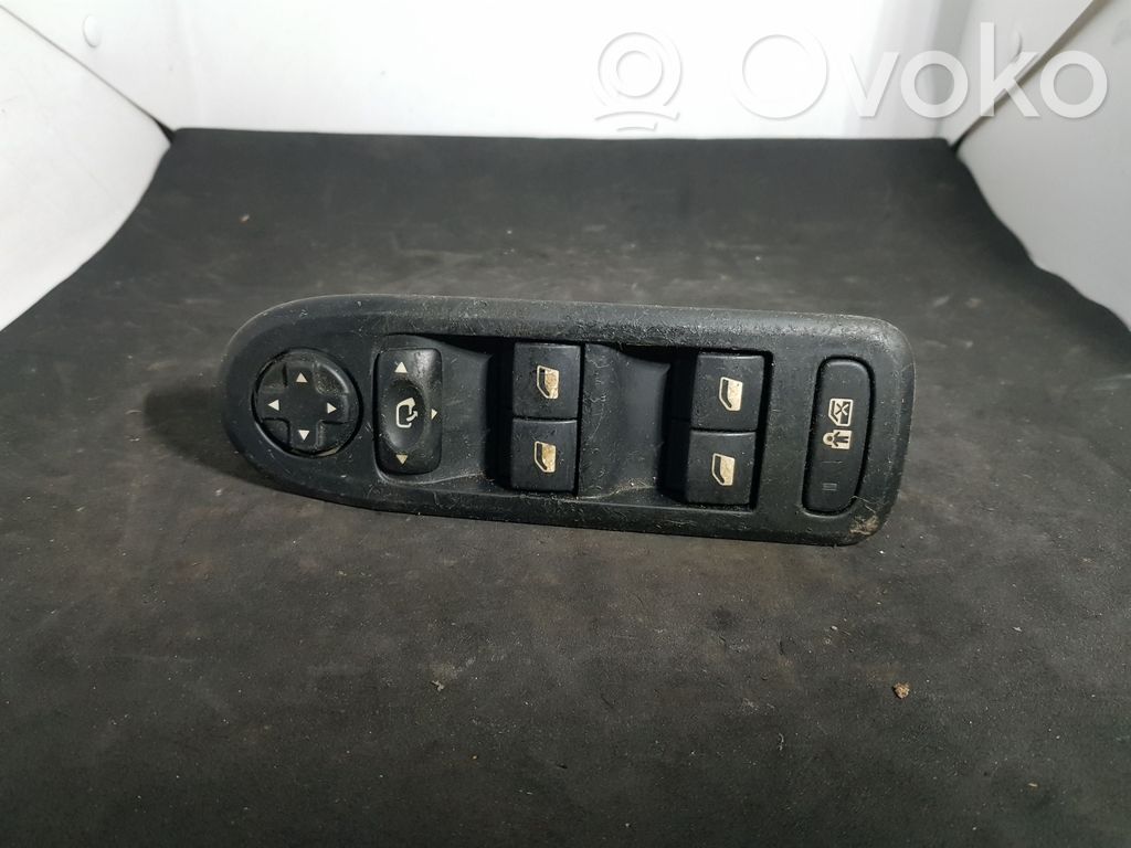 Citroen C4 I Elektrisko logu slēdzis 