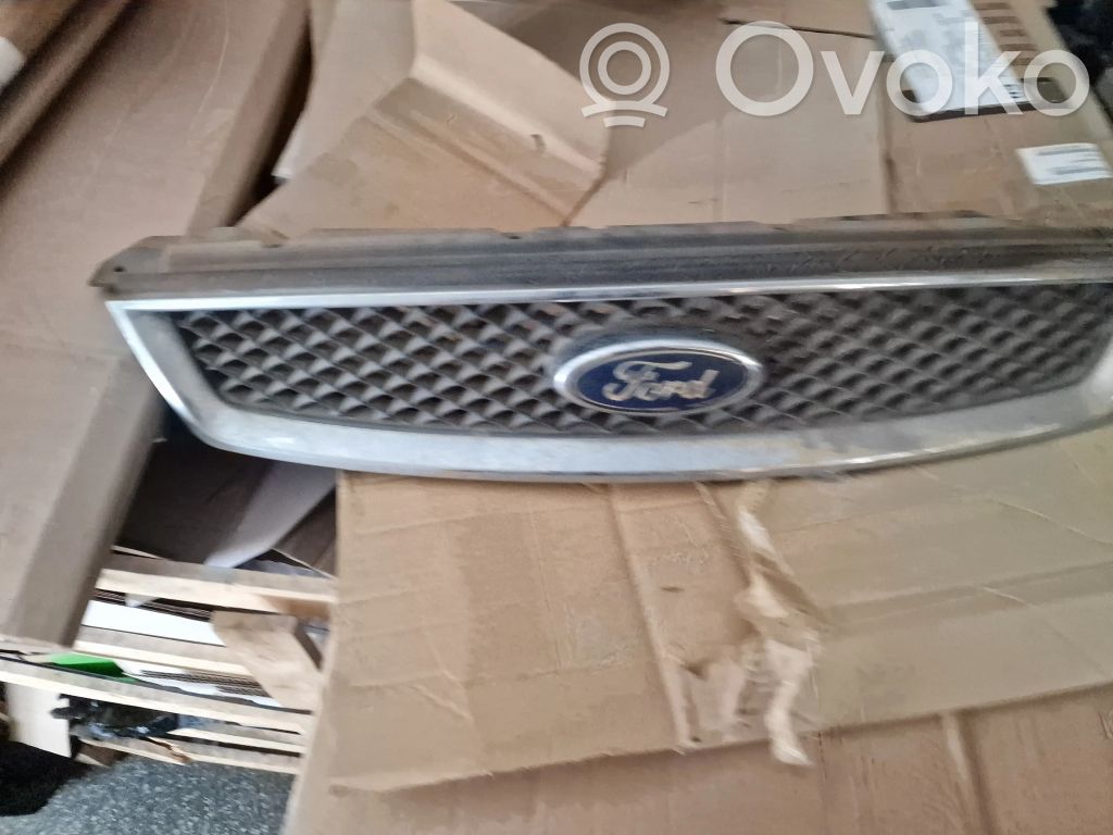 Ford Focus Front bumper upper radiator grill 