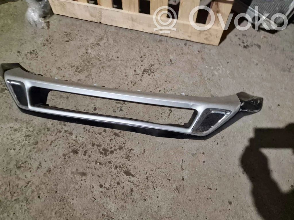 Mitsubishi Outlander Borde del parachoques delantero 