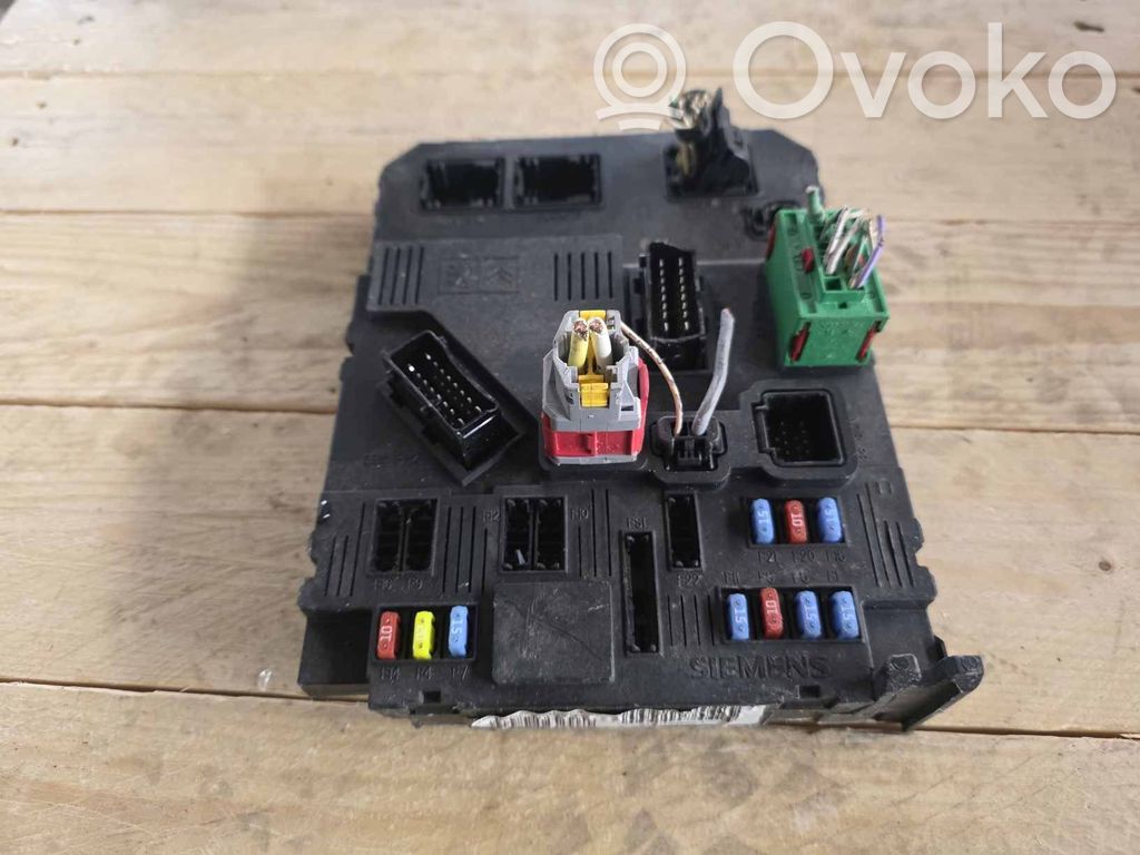 Peugeot 407 Fuse module 