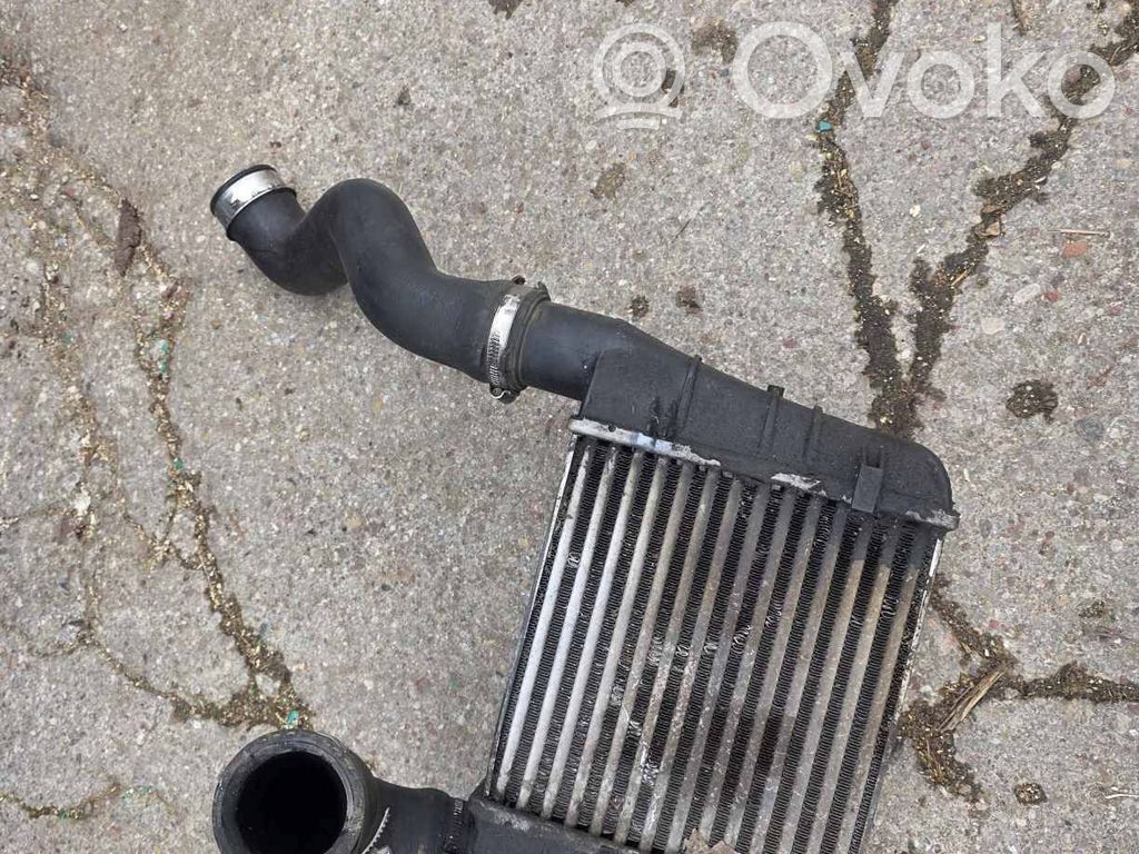 Audi A4 S4 B7 8E 8H Interkūlerio radiatorius 