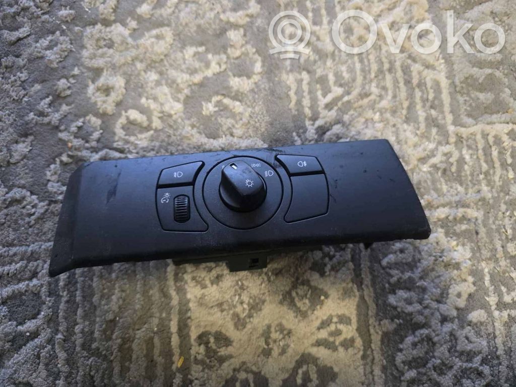 Light switch   6953735,33290403,30061110156091