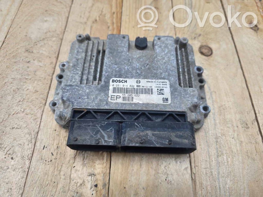 Opel Zafira B Engine control unit/module 