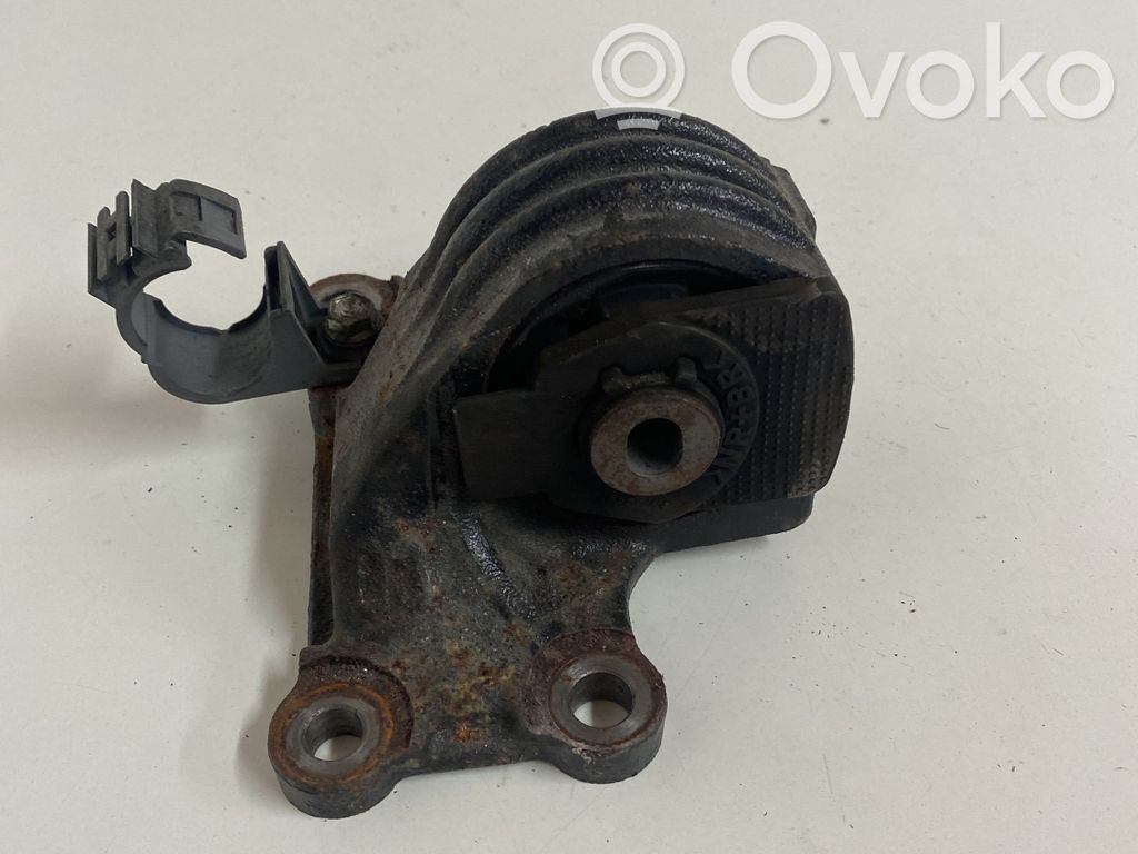 Engine mount bracket   AVB1858