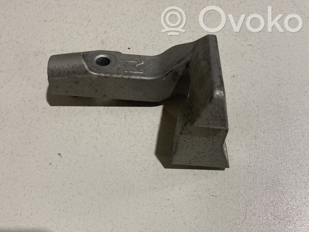 Lexus UX Engine mounting bracket 