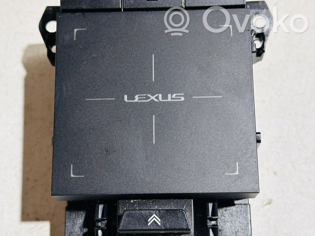 Lexus UX Head unit multimedia control 