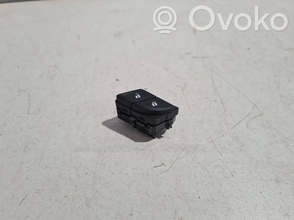 Opel Insignia B Central locking switch button 