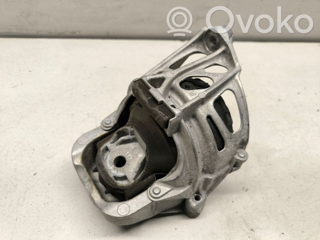 Porsche Cayenne (9Y0 9Y3) Engine mount bracket 