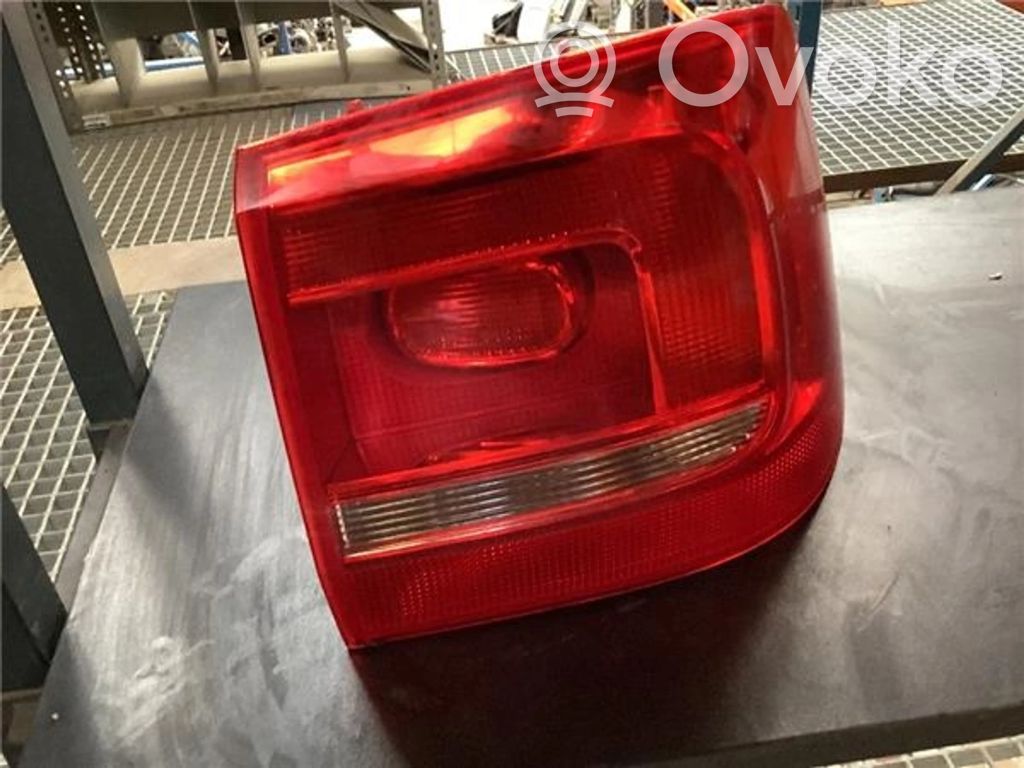 Volkswagen Touran II Lampa tylna 