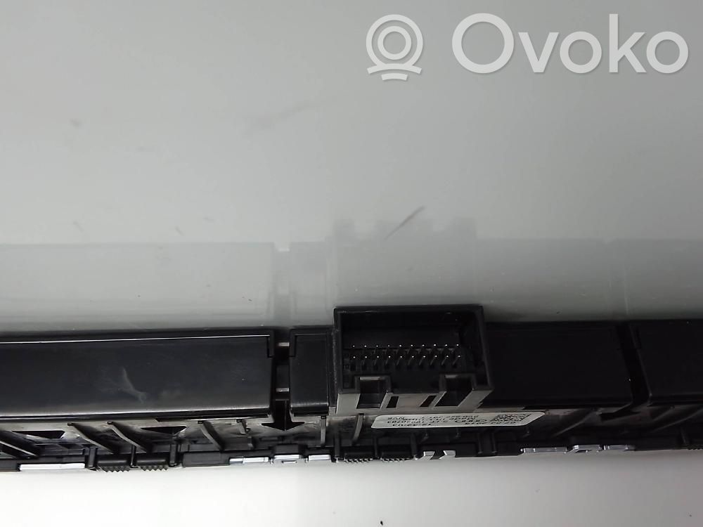 Audi A3 8Y Botón interruptor de luz de peligro 