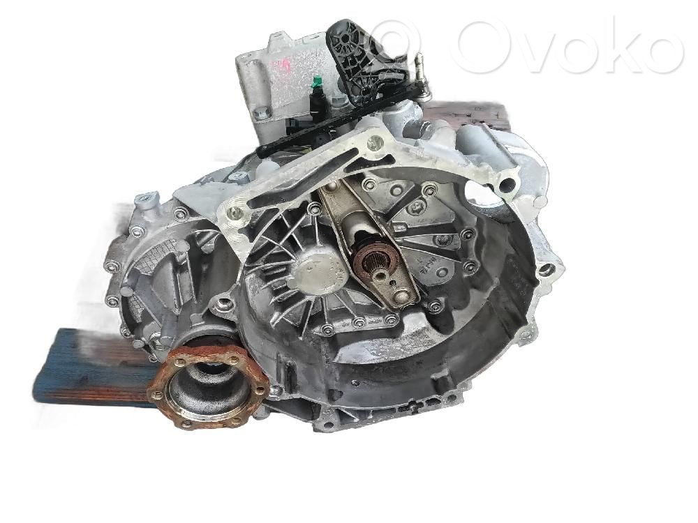 Volkswagen T-Cross Cutie viteze manuală cu 5 trepte 