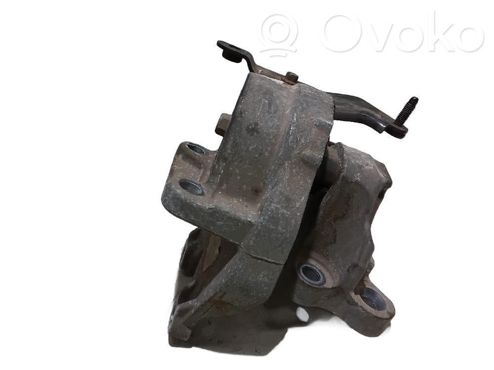 Ford Explorer Engine mount bracket 