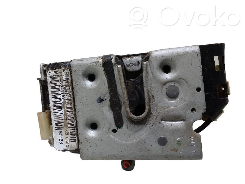 Cerradura de puerta delantera   P04589417AHA