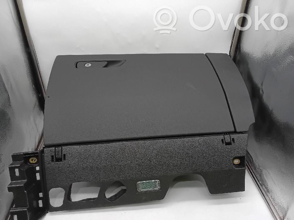 Audi RS Q8 Handschuhfach 