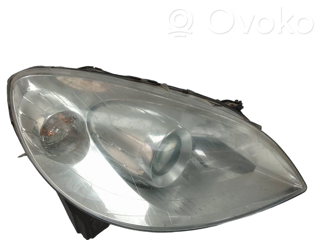 Mercedes-Benz B W245 Lampa przednia 