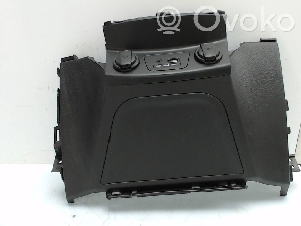 Hyundai i30 USB-pistokeliitin 