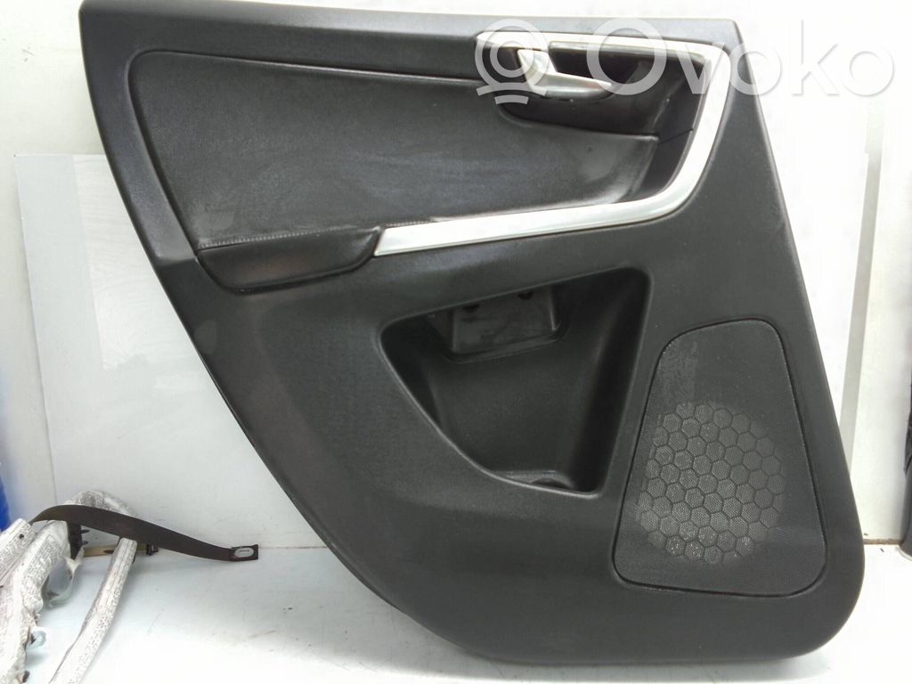 Volvo XC60 Takaoven verhoilu 