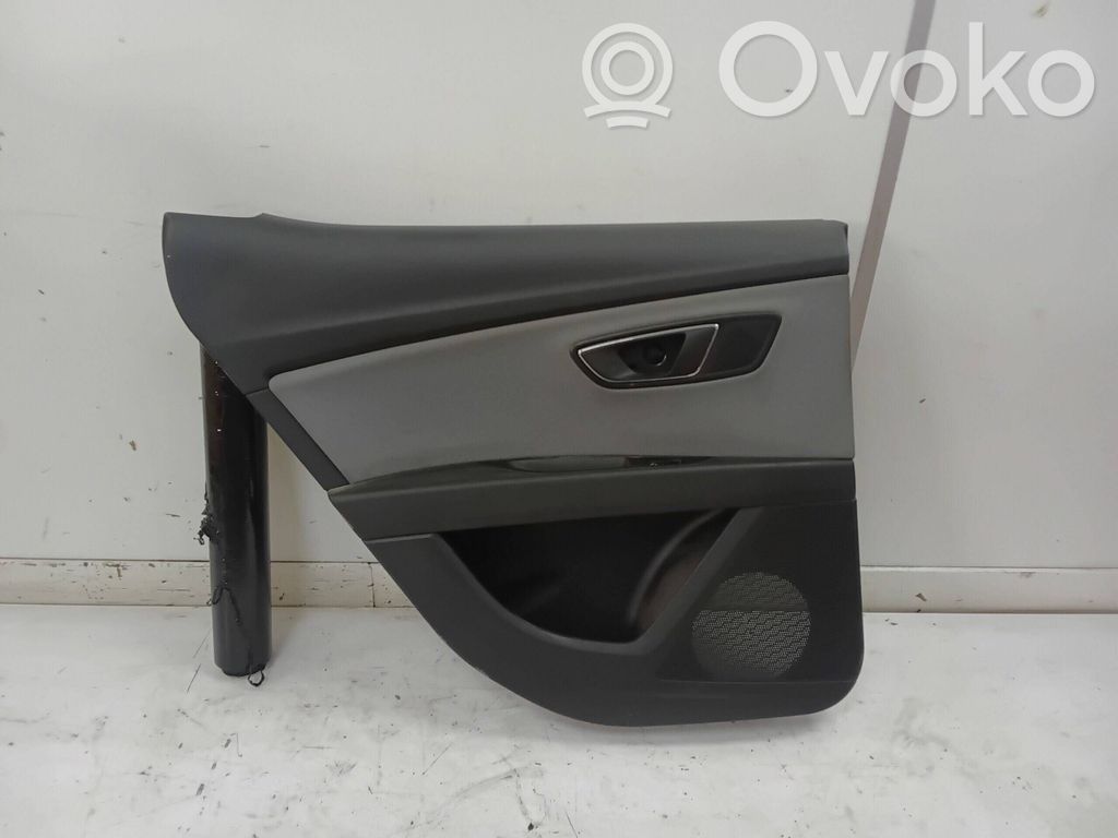 Seat Leon (5F) Takaoven verhoilu