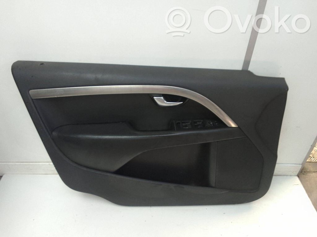 Volvo V70 Priekšējo durvju apdare 