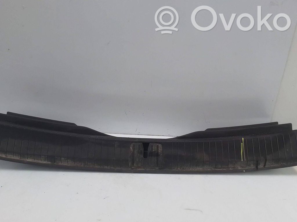 Volkswagen Touran III Garnitures hayon 