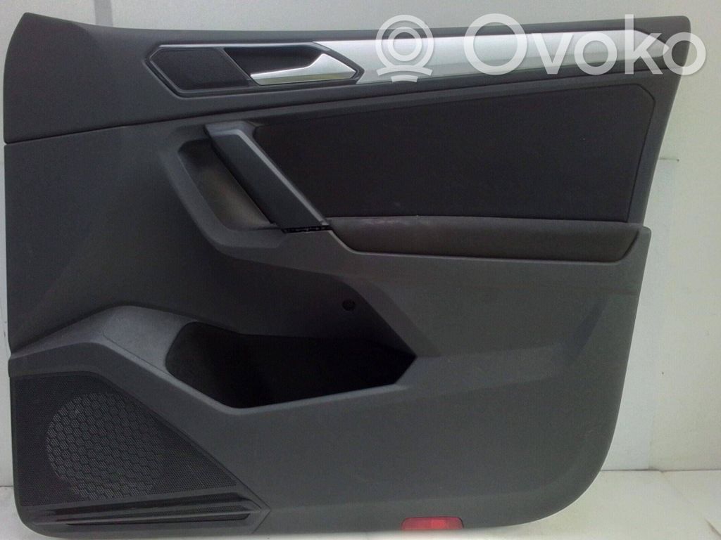 Volkswagen Tiguan Rivestimento del pannello della portiera anteriore