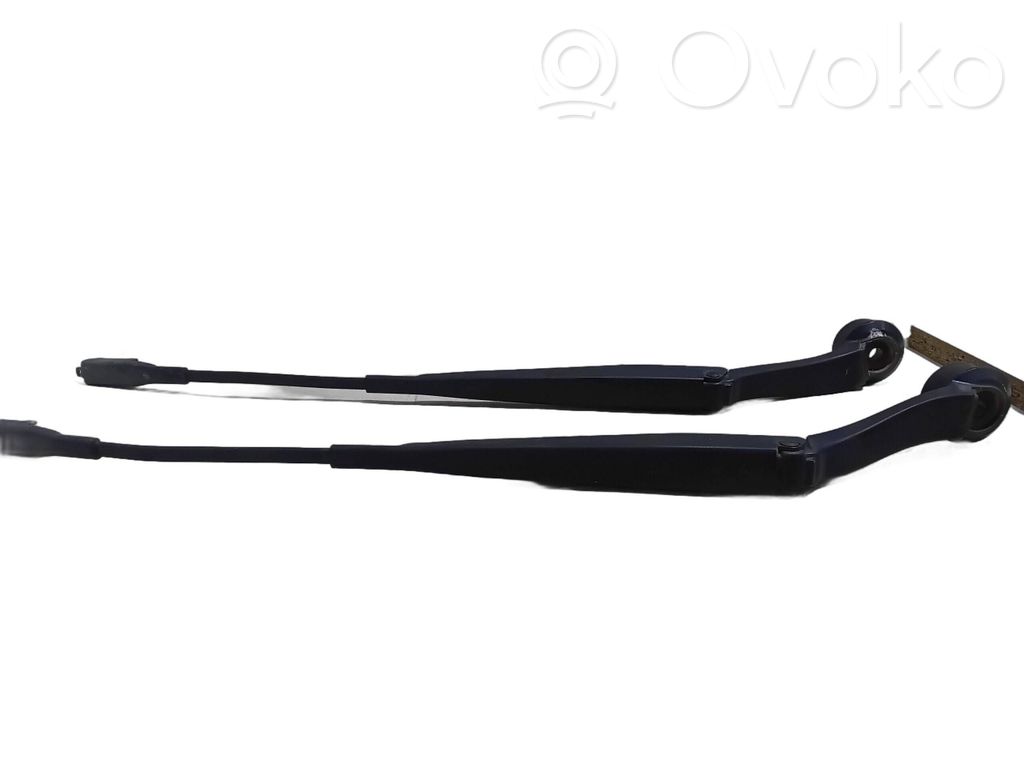 Ford Mondeo MK V Etupyyhkimen sulan varsi