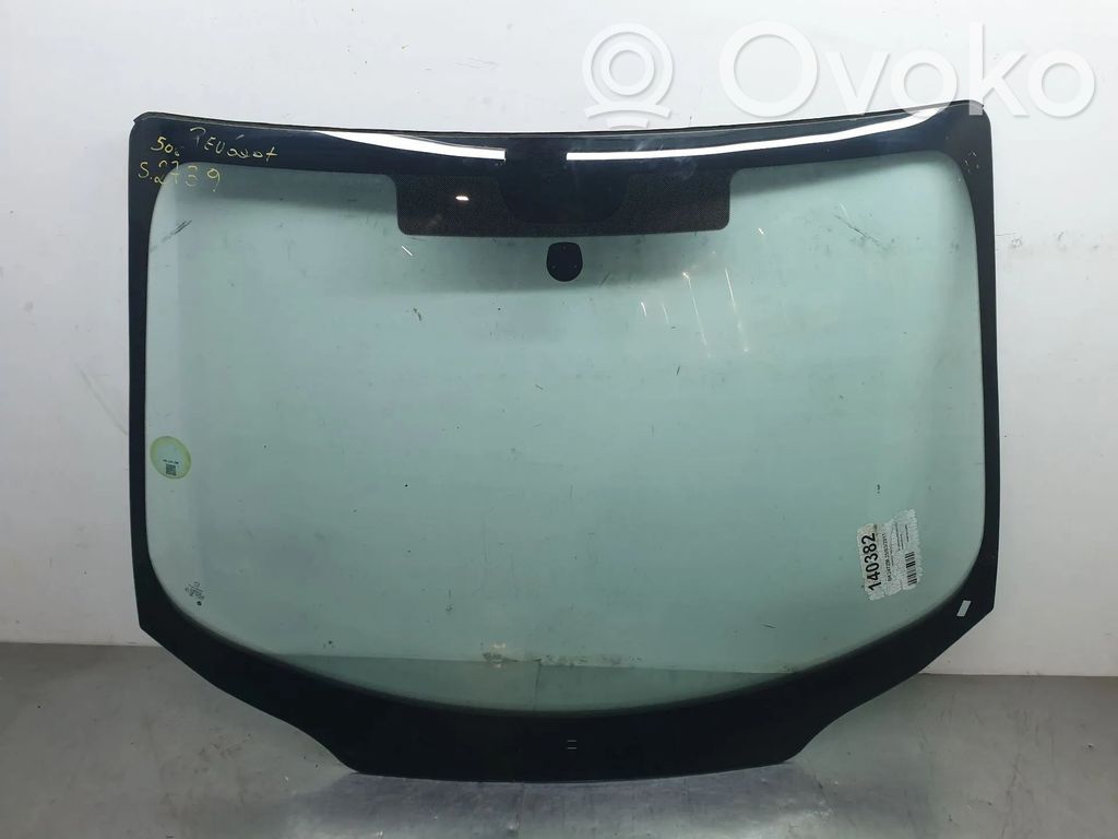 Front windscreen/windshield window   E143R001585
