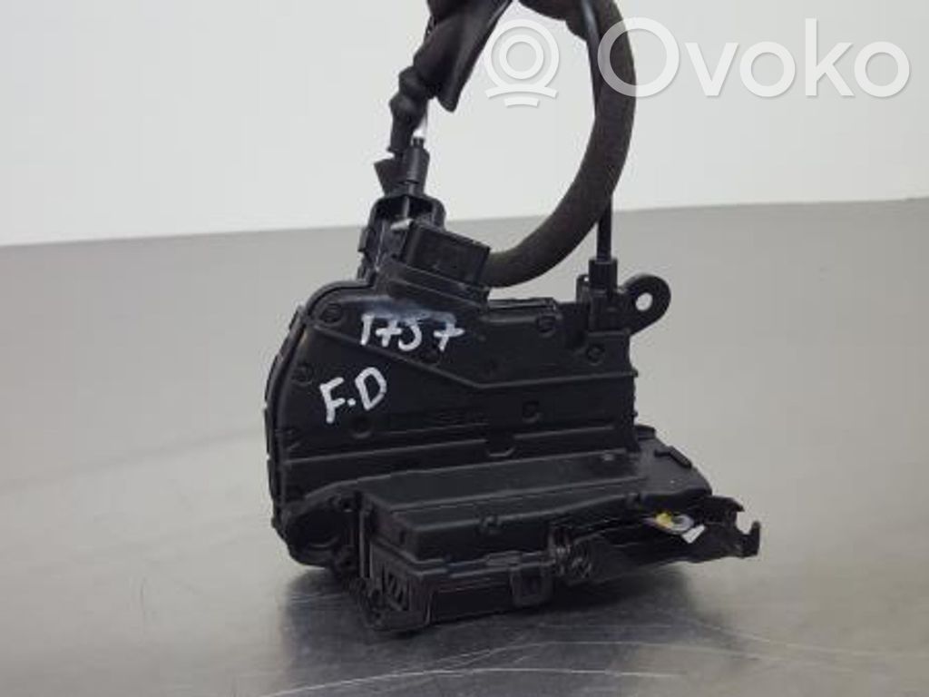 Renault Captur Priekšpusē slēdzene 