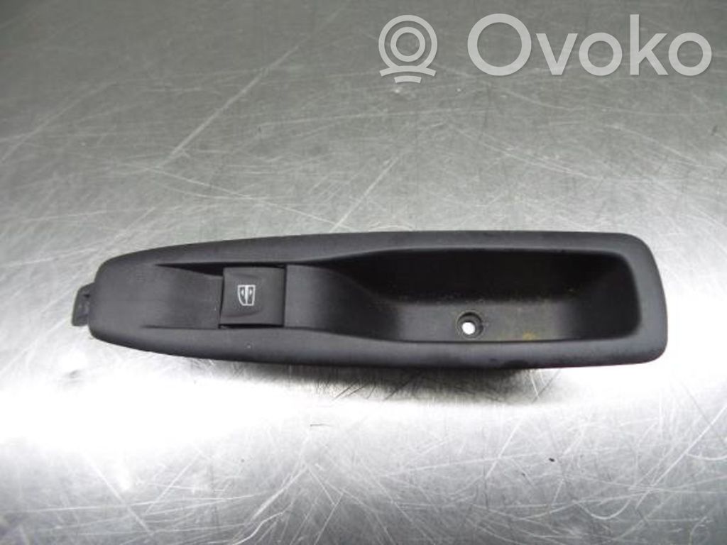 Electric window control switch   829614619R