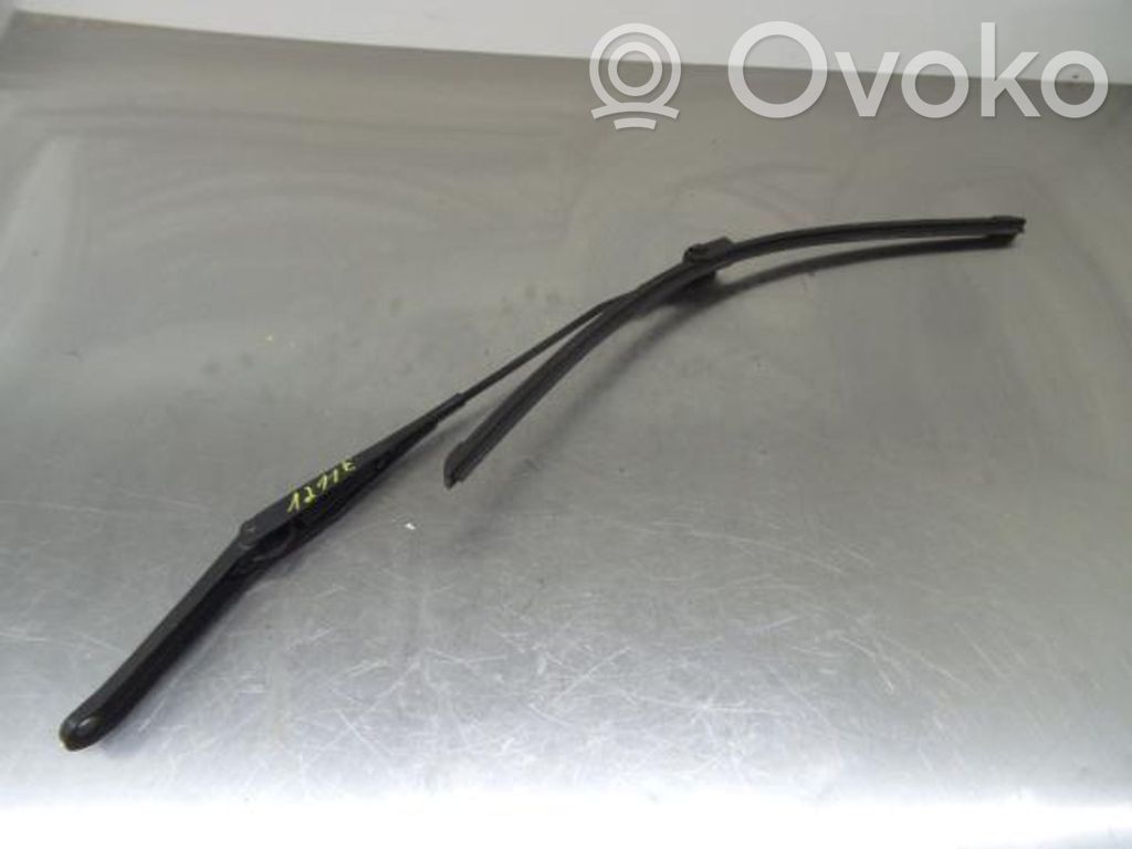 Front wiper blade arm