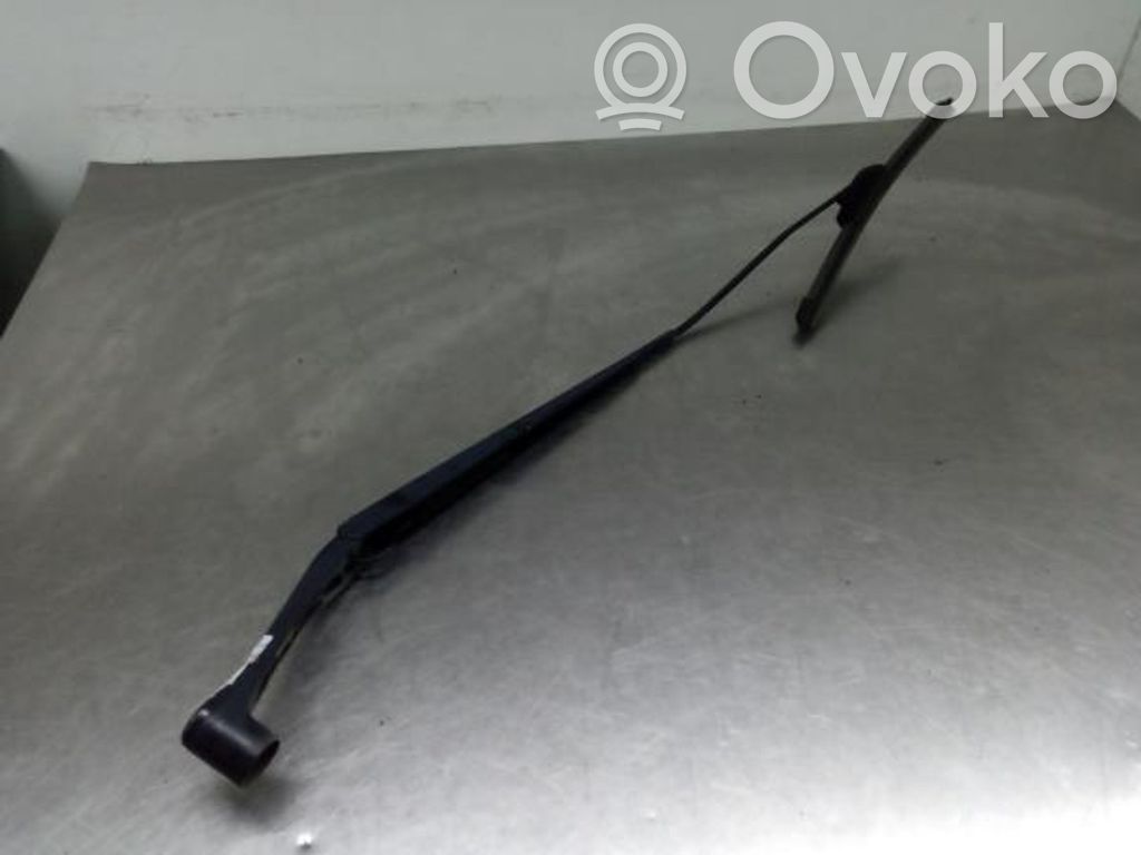 Front wiper blade arm