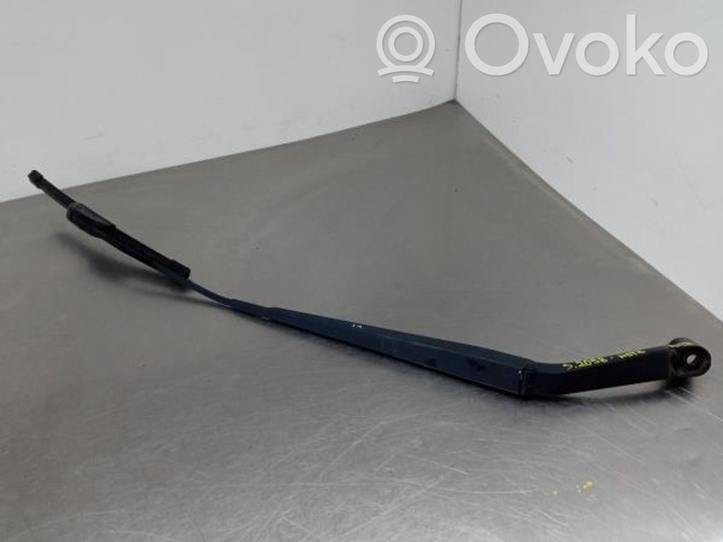 Front wiper blade arm