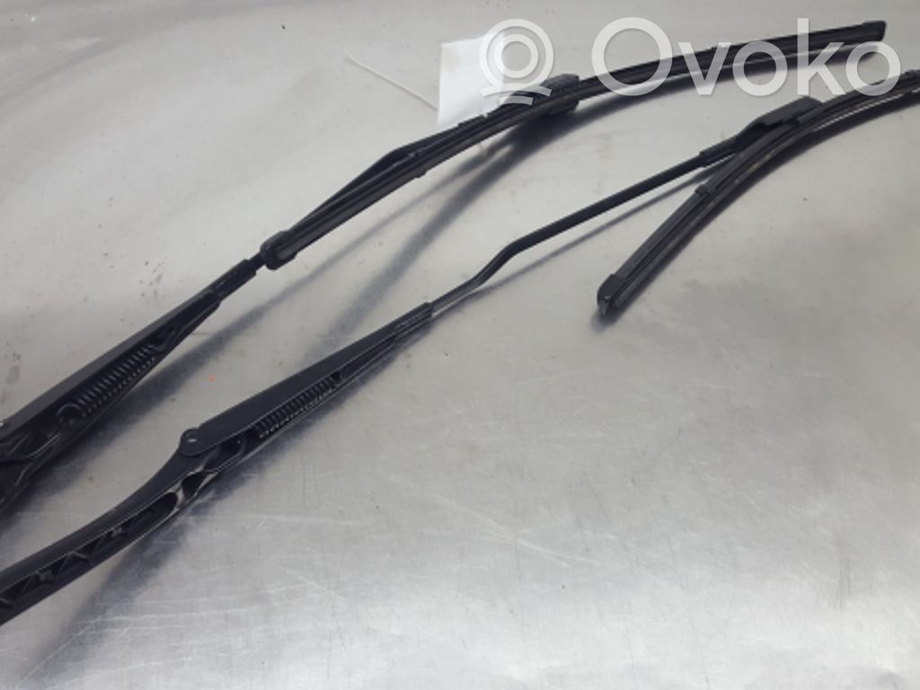 Audi RS4 B8 Front wiper blade arm 