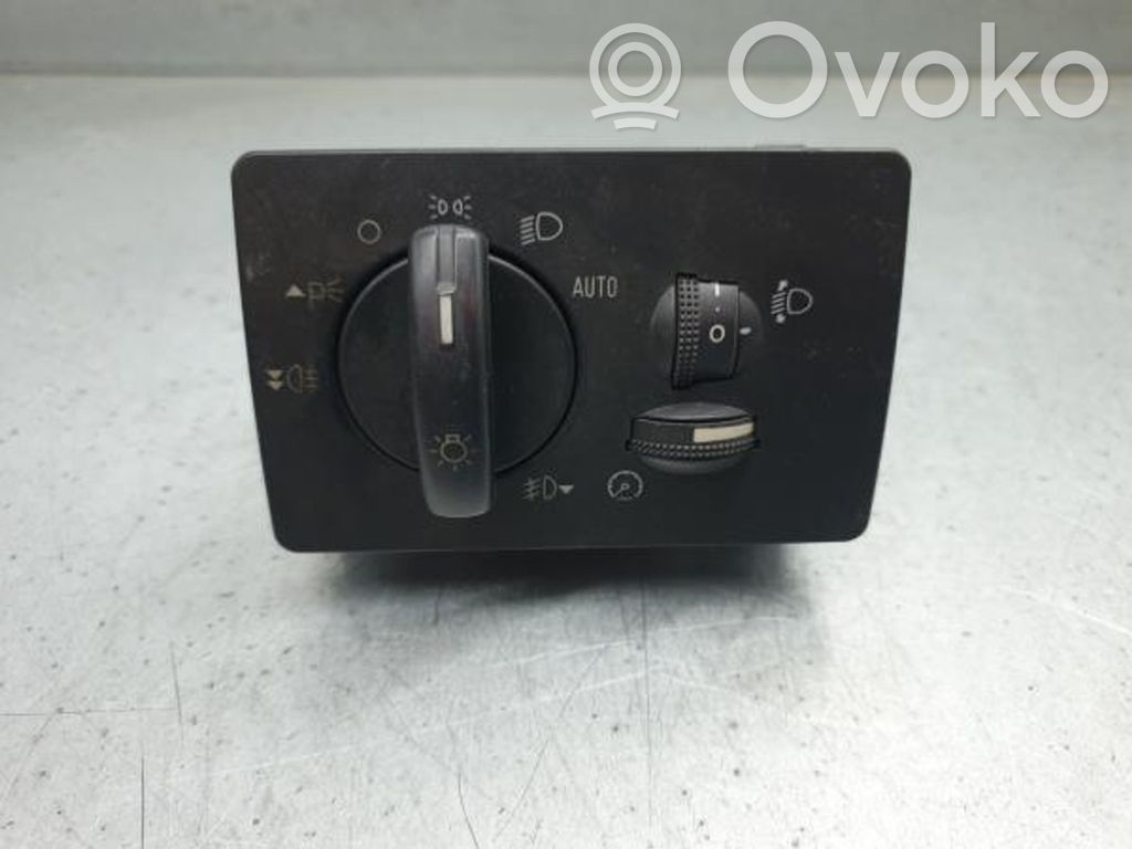 Light switch   4M5T13A024CA