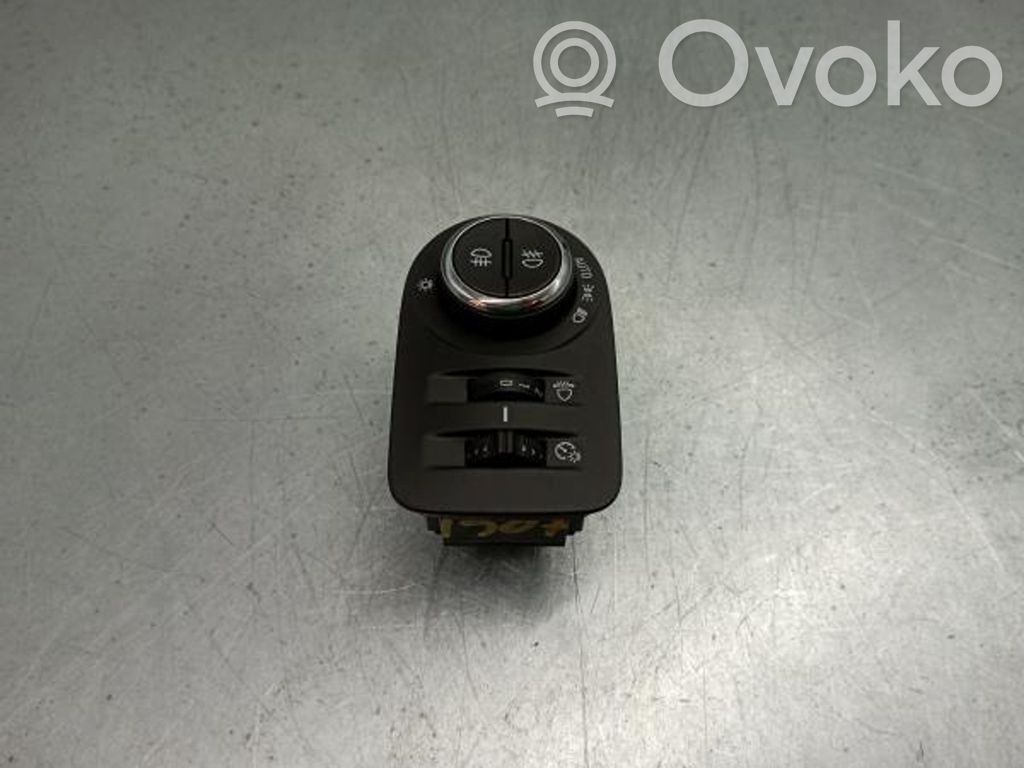 Lichtschalter   39050757,17016474