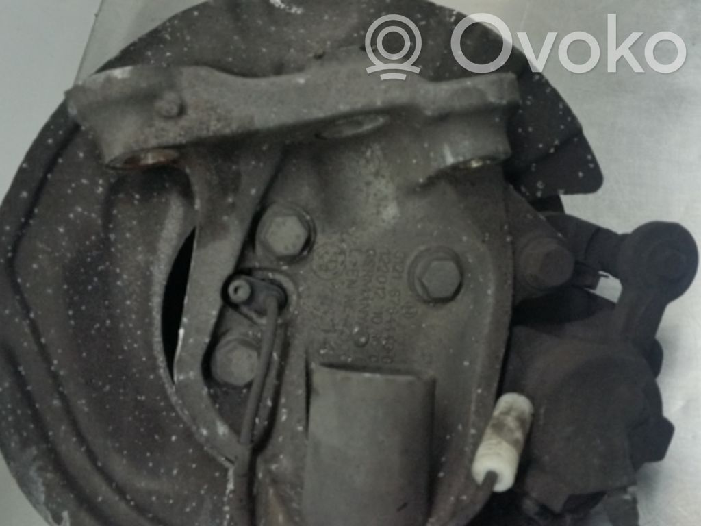 Front wheel hub spindle knuckle