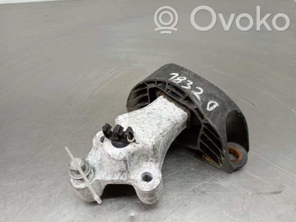 Renault Clio IV Engine mount bracket 