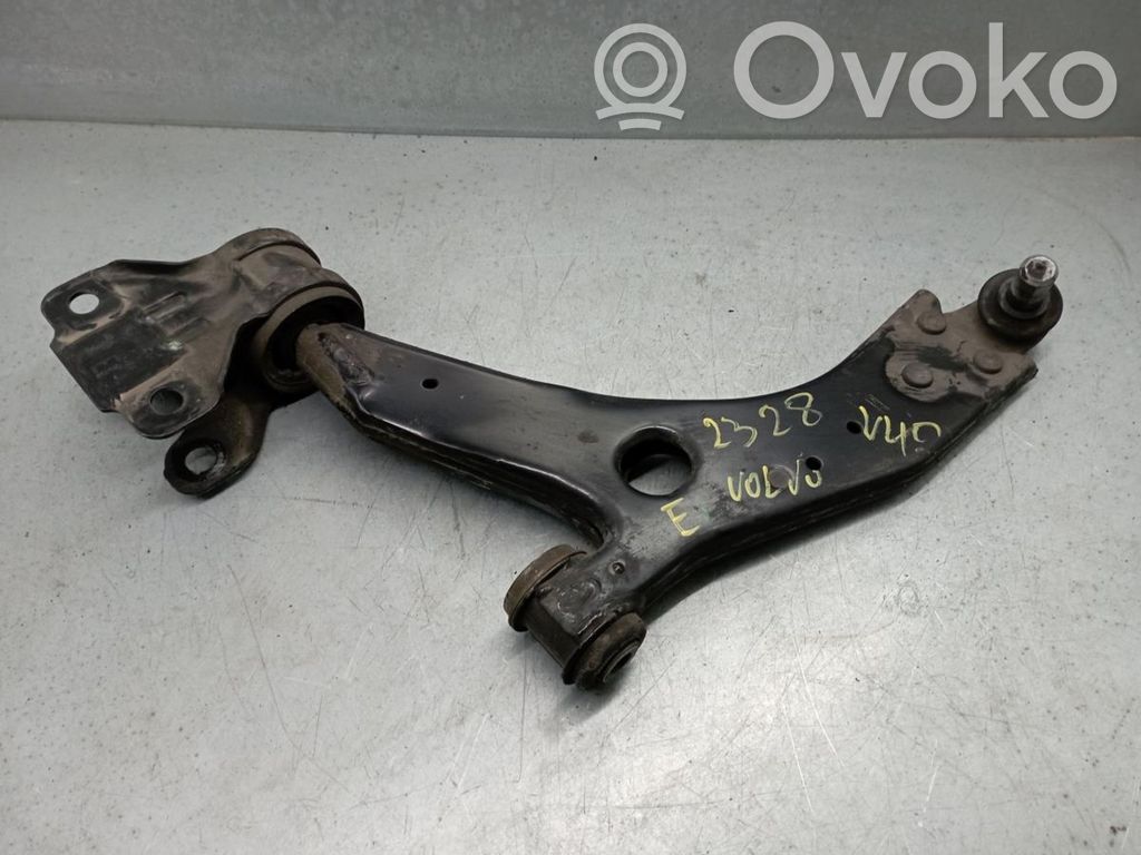Volvo V40 Рычаг 