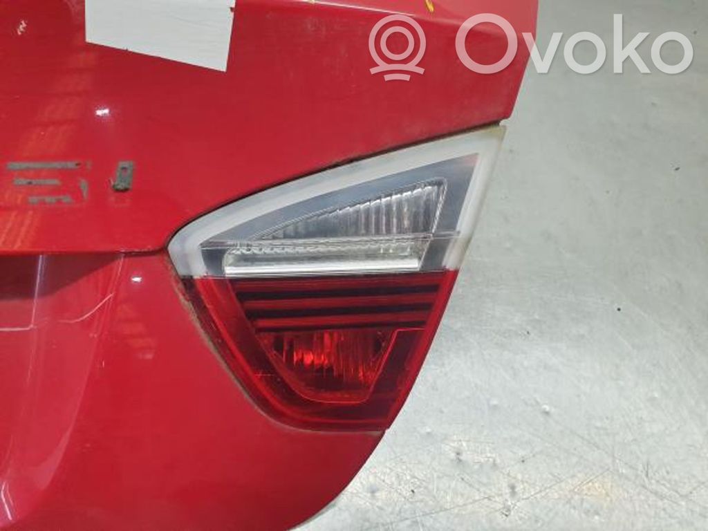 Tailgate rear/tail lights