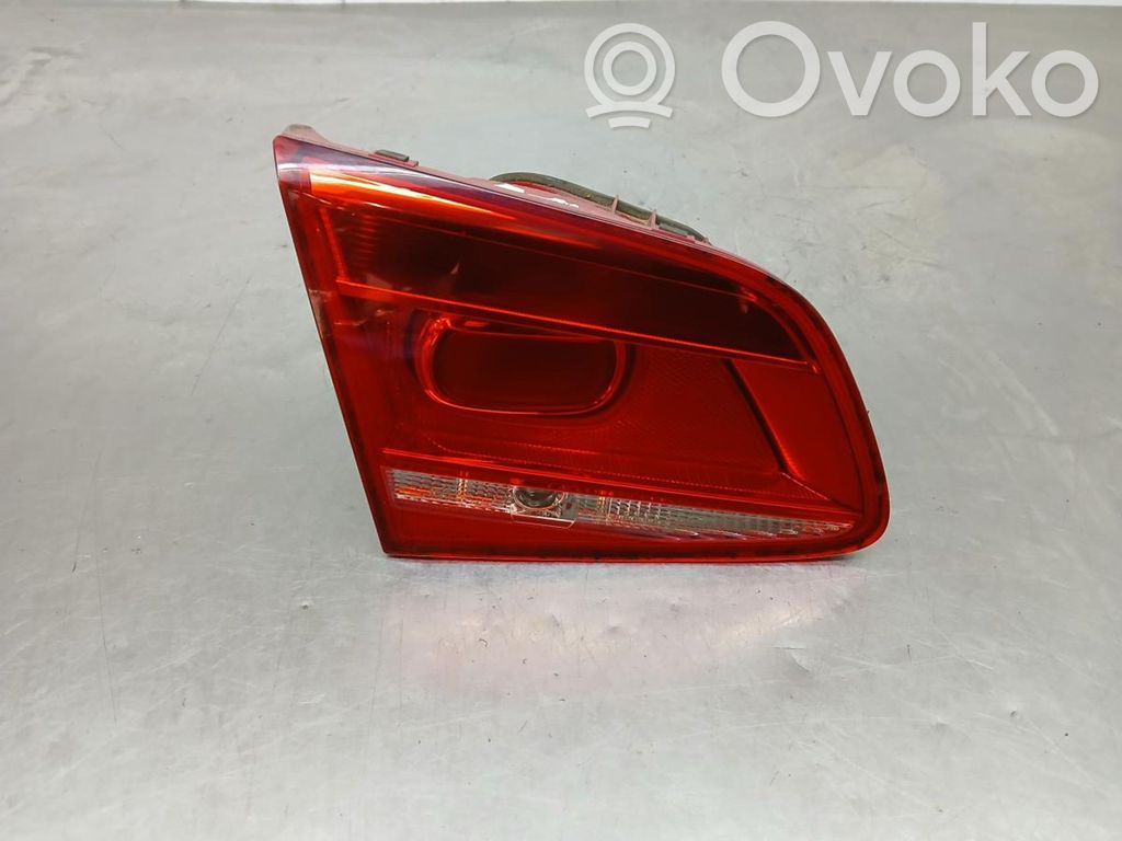 Volkswagen PASSAT B7 Lampy tylnej klapy bagażnika 